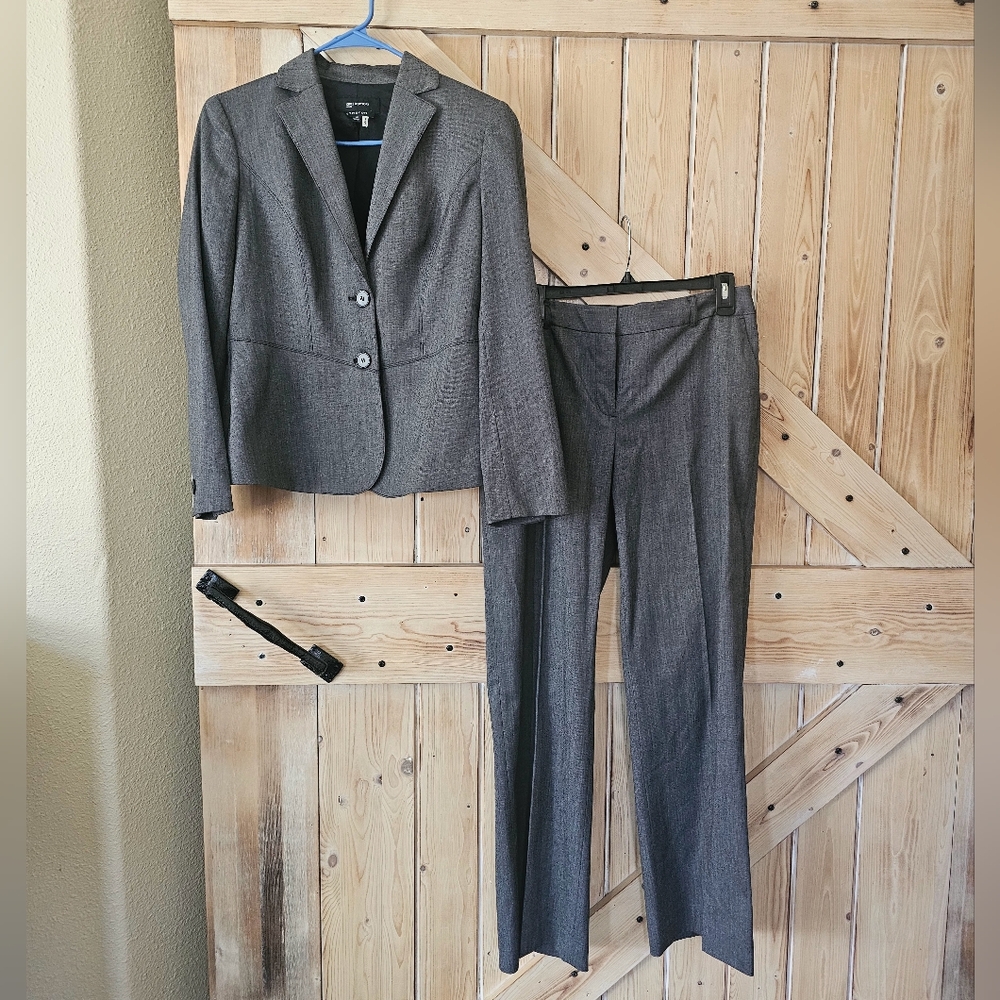 Gray woman's Jones New York 8 Petite Suit Set